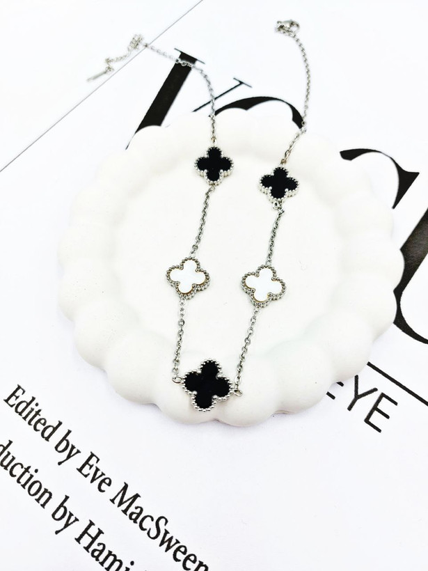 گردنبند پنج گل ونکلیف استیل رنگ ثابت ضدحساسیت